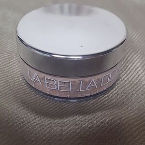 La Bella Donna Marta mineral foundation